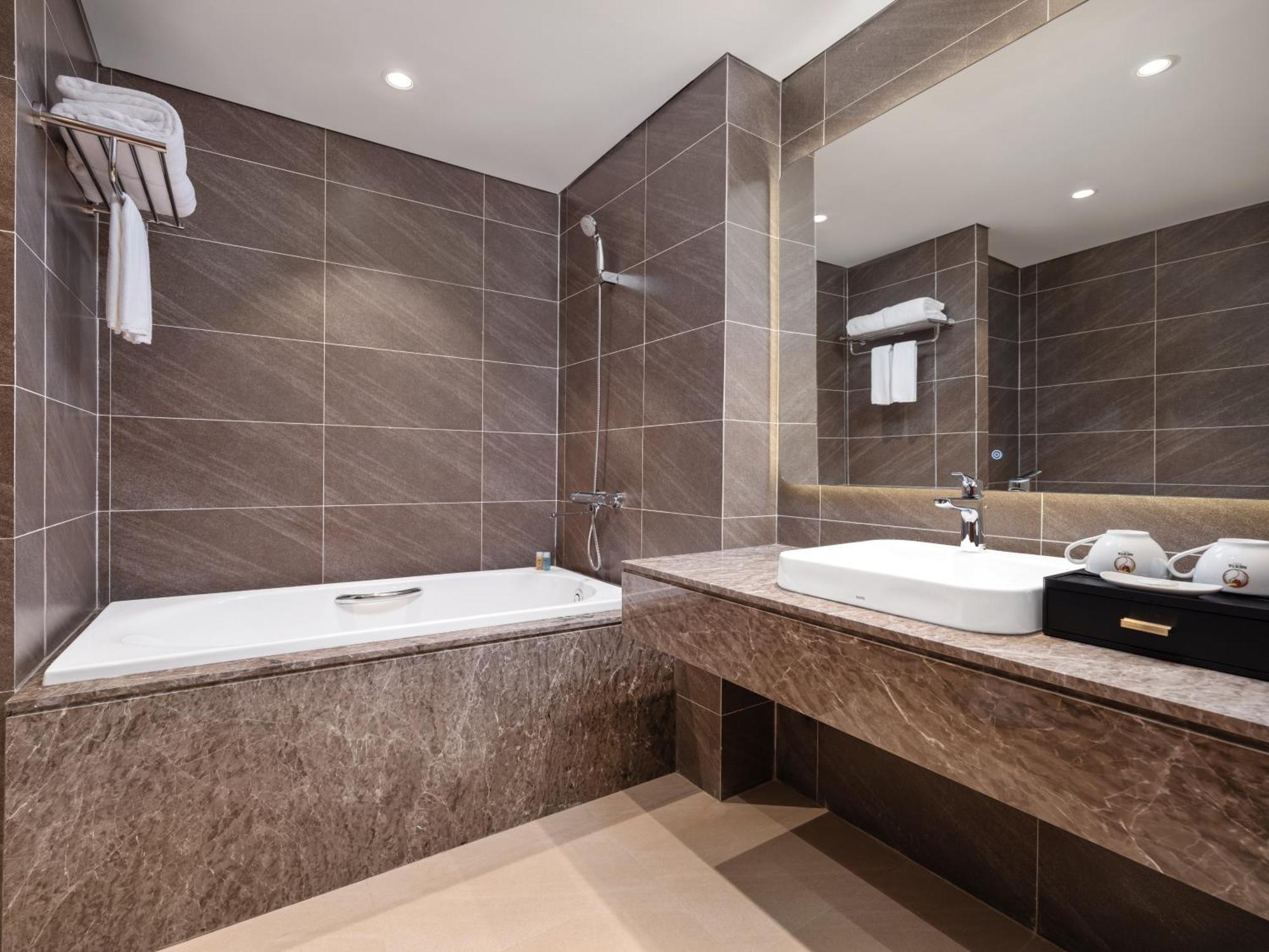 Nesta Hotel & Spa Hanoi Bagian luar foto